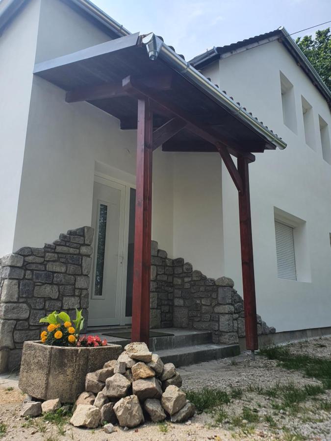Sosto Apartman Секешфехервар Экстерьер фото