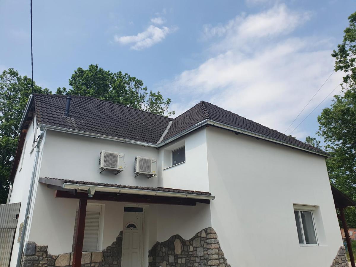 Sosto Apartman Секешфехервар Экстерьер фото
