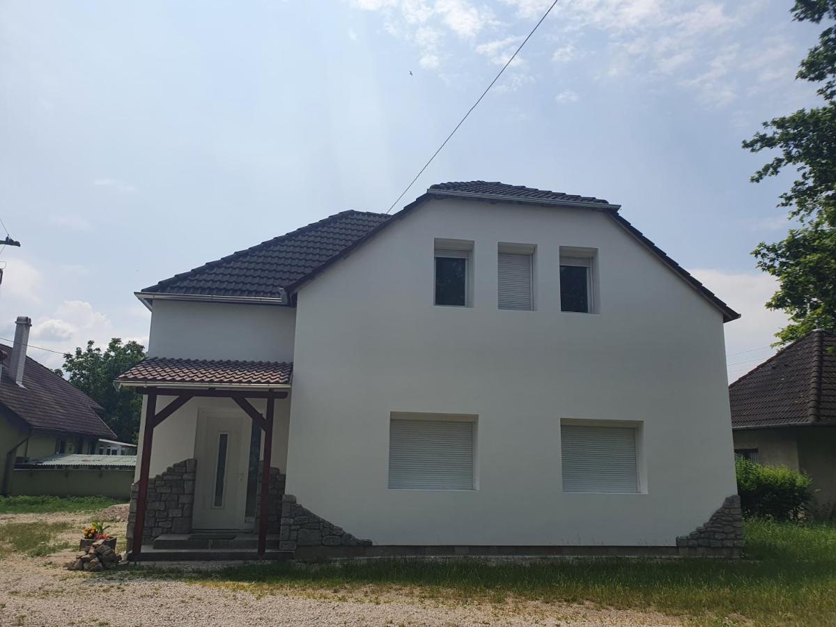 Sosto Apartman Секешфехервар Экстерьер фото