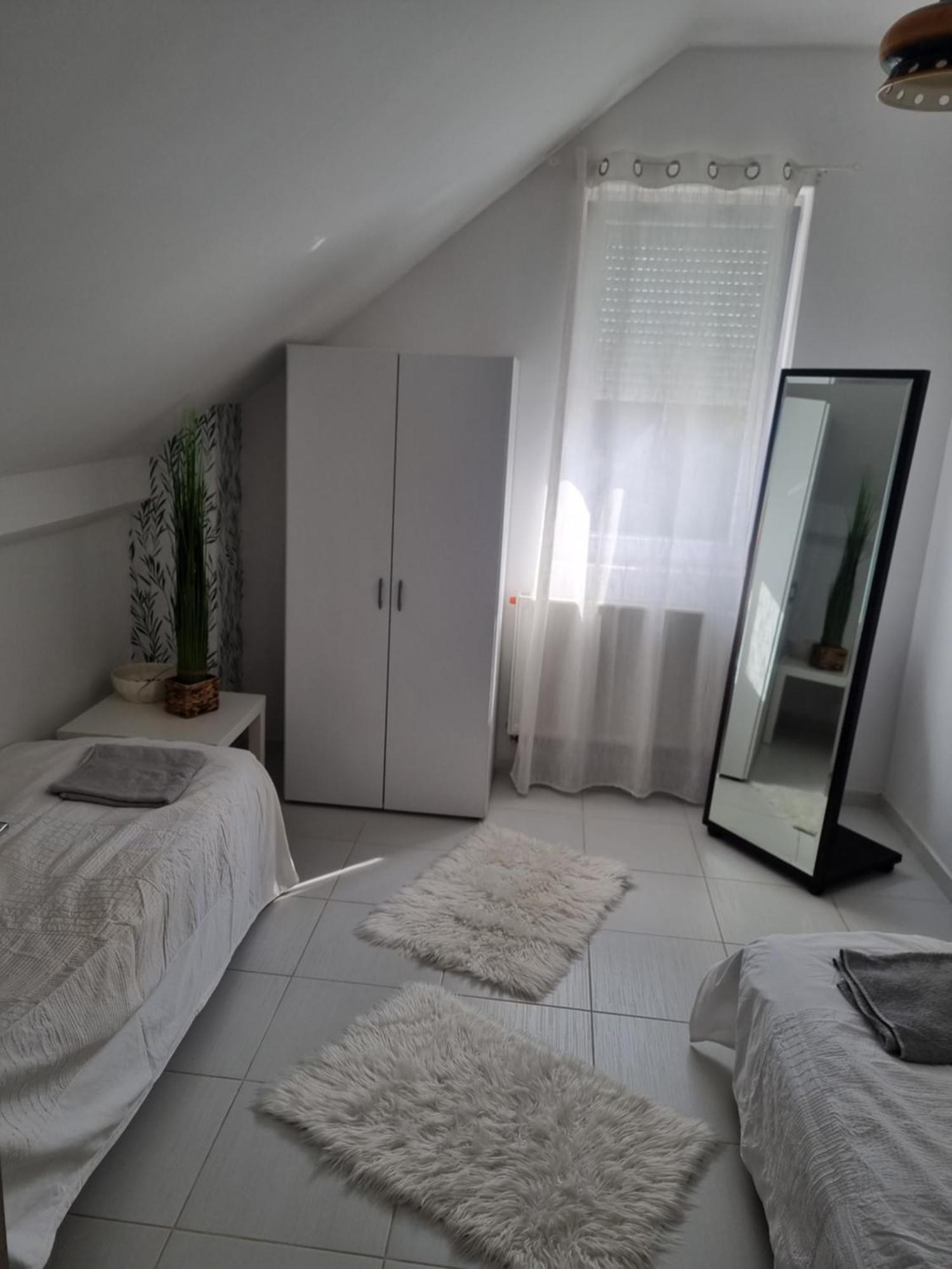 Sosto Apartman Секешфехервар Экстерьер фото